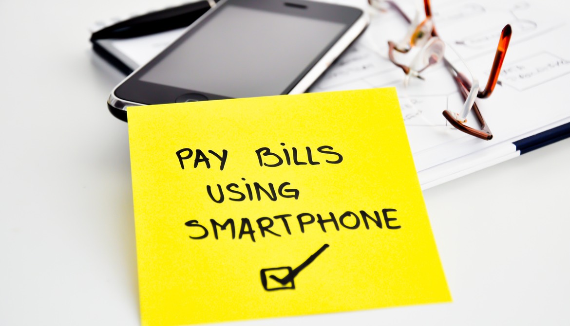 sticky note on smartphone saying pay using smart phone