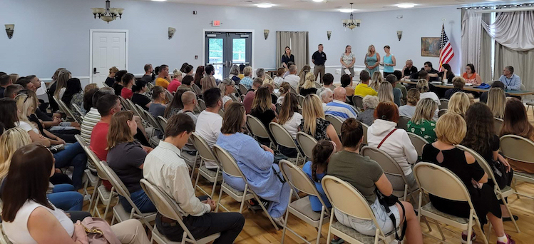 A community meeting about helping people from Ukraine.