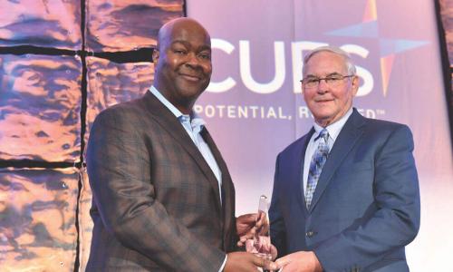 2017 CUES Distinguished Director J. Marvin Hawk, CCD, receives his award with the support of his fellow board members and CEO.