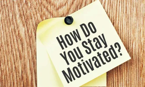 sticky note with a stay interview question asking how do you stay motivated
