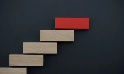 five steps with the top one being red