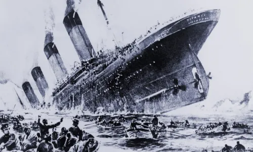  Sinking of the ocean liner the Titanic witnessed by survivors in lifeboats