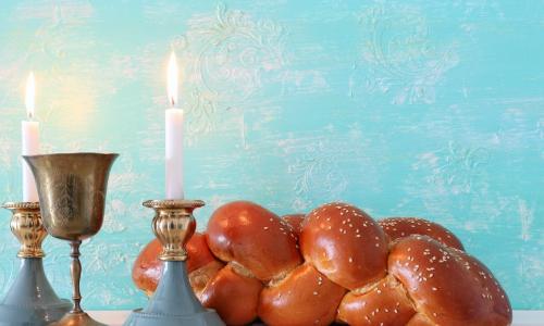 shabbat challah bread with wine and candles